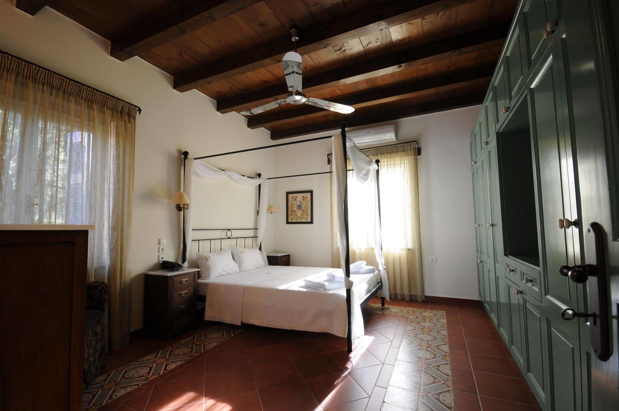 Metohi Georgila Chrissi Akti Chania Exterior foto